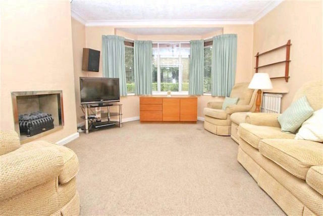  Image of 3 bedroom Detached house to rent in Vine Close West Drayton UB7 at Vine Close, West Drayton UB7