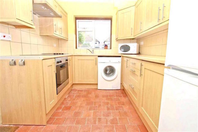  Image of 3 bedroom Detached house to rent in Vine Close West Drayton UB7 at Vine Close, West Drayton UB7