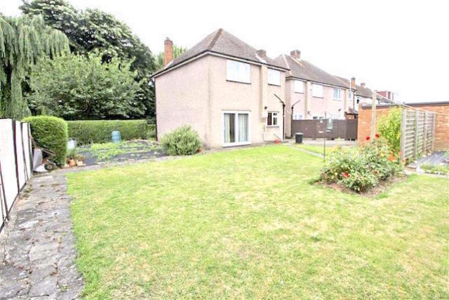  Image of 3 bedroom Detached house to rent in Vine Close West Drayton UB7 at Vine Close, West Drayton UB7