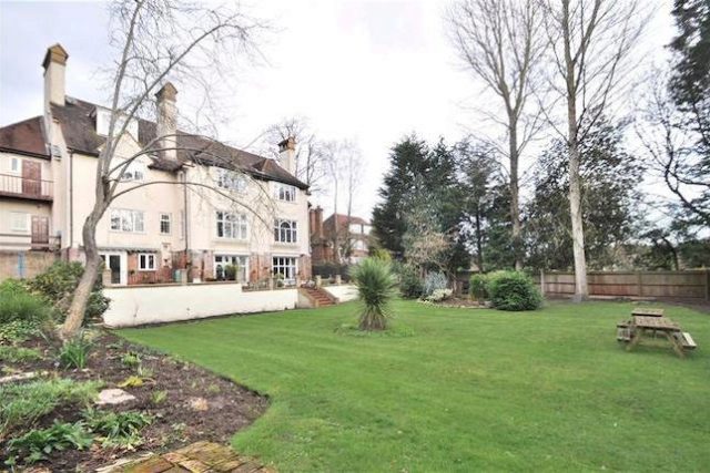  Image of 3 bedroom Flat for sale in Denbridge Road Bromley BR1 at Denbridge Road, Bickley, Bromley BR1
