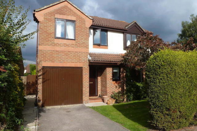  Image of 5 bedroom Detached house for sale in Wareham Road Bracknell RG12 at Wareham Road, Bracknell RG12