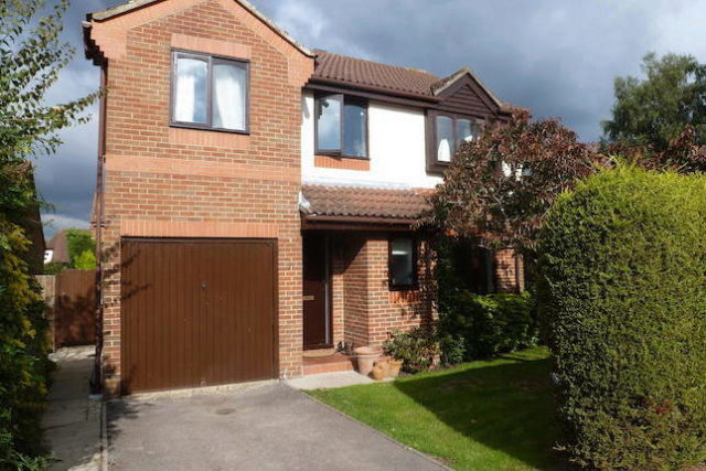  Image of 5 bedroom Detached house for sale in Wareham Road Bracknell RG12 at Wareham Road, Bracknell RG12