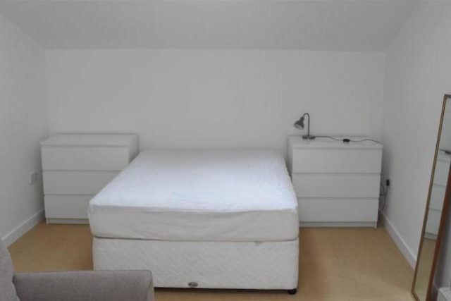  Image of 1 bedroom Flat to rent in Silkmills Road Roughmoor Taunton TA1 at Silkmills Road, Roughmoor, Taunton TA1