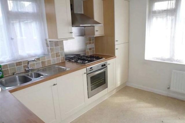  Image of 2 bedroom Flat to rent in Towncourt Lane Petts Wood Orpington BR5 at Towncourt Lane, Petts Wood, Orpington BR5