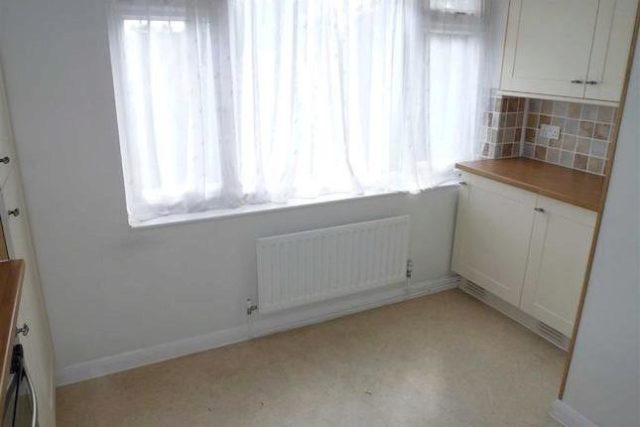  Image of 2 bedroom Flat to rent in Towncourt Lane Petts Wood Orpington BR5 at Towncourt Lane, Petts Wood, Orpington BR5