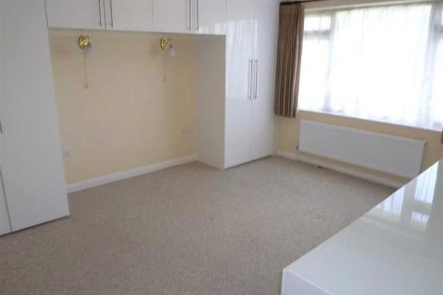  Image of 2 bedroom Flat to rent in Towncourt Lane Petts Wood Orpington BR5 at Towncourt Lane, Petts Wood, Orpington BR5