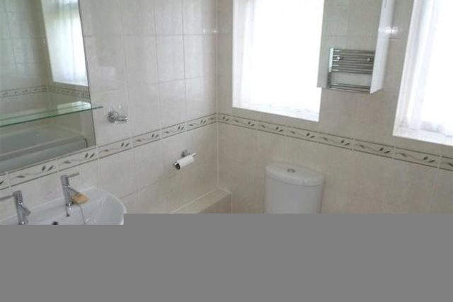 Image of 2 bedroom Flat to rent in Towncourt Lane Petts Wood Orpington BR5 at Towncourt Lane, Petts Wood, Orpington BR5