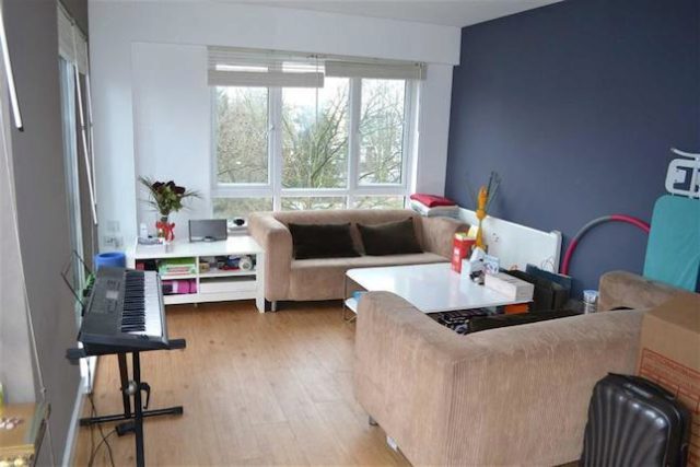  Image of 2 bedroom Flat to rent in Heritage Avenue London NW9 at Heritage Avenue, Colindale, London NW9