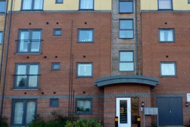  Image of 2 bedroom Flat to rent in Raven Close Watford WD18 at Raven Close, Watford WD18