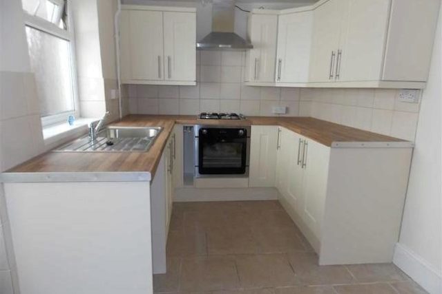  Image of 2 bedroom Terraced house to rent in Pontshonnorton Road Pontypridd CF37 at Pontshonnorton Road, Pontypridd CF37