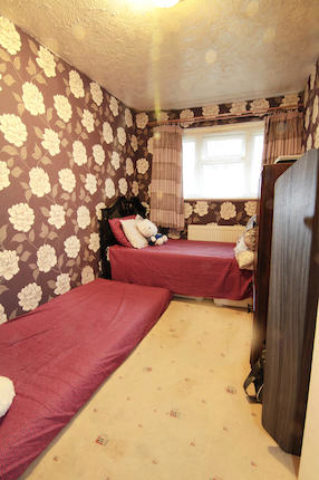  Image of 3 bedroom Maisonette for sale in Shrublands Avenue Croydon CR0 at Shrublands Avenue, Croydon CR0