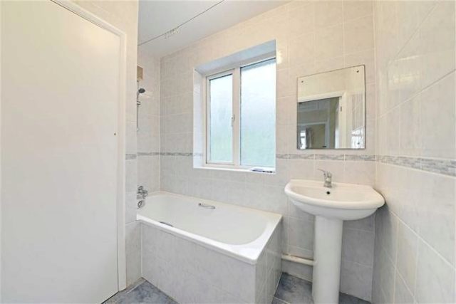  Image of 3 bedroom Semi-Detached house to rent in The Reddings London NW7 at The Reddings, Mill Hill, London NW7