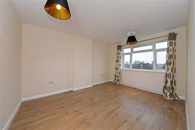  Image of 3 bedroom Semi-Detached house to rent in The Reddings London NW7 at The Reddings, Mill Hill, London NW7