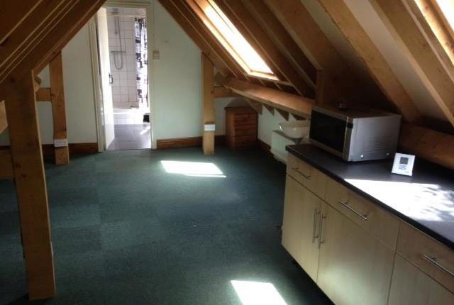  Image of Studio flat to rent in Reading Road Wokingham RG41 at Reading Road, Wokingham RG41