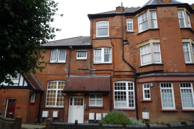  Image of Studio flat to rent in Aldermans Hill London N13 at Aldermans Hill, Palmers Green, London N13