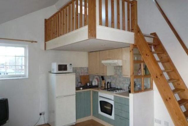  Image of Studio flat to rent in Aldermans Hill London N13 at Aldermans Hill, Palmers Green, London N13