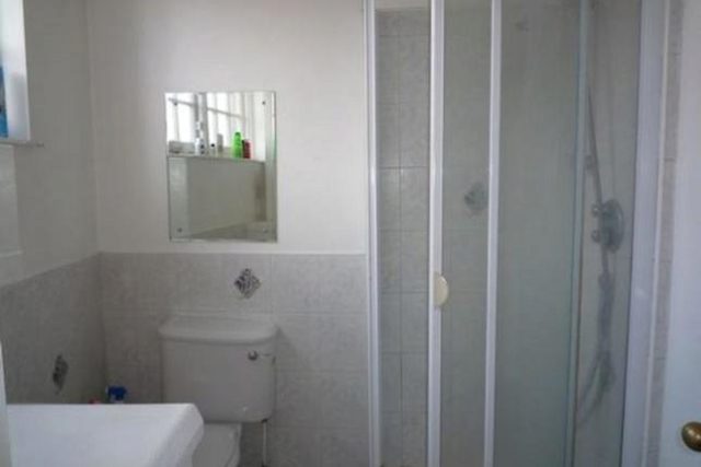  Image of Studio flat to rent in Aldermans Hill London N13 at Aldermans Hill, Palmers Green, London N13