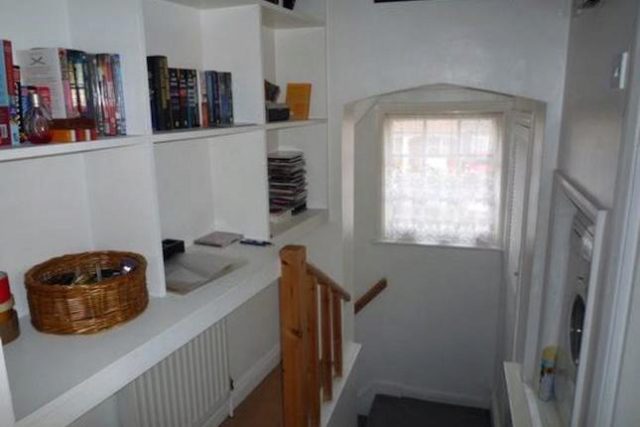  Image of Studio flat to rent in Aldermans Hill London N13 at Aldermans Hill, Palmers Green, London N13