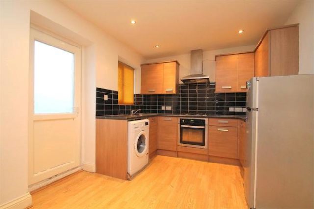  Image of 1 bedroom Flat to rent in Willow Avenue West Drayton UB7 at Willow Avenue, West Drayton, Middlesex UB7