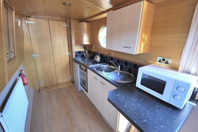  Image of 1 bedroom House Boat to rent in Quayside Close Worsley Manchester M28 at Quayside Close, Worsley, Manchester M28