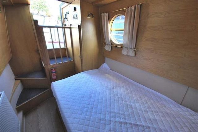  Image of 1 bedroom House Boat to rent in Quayside Close Worsley Manchester M28 at Quayside Close, Worsley, Manchester M28