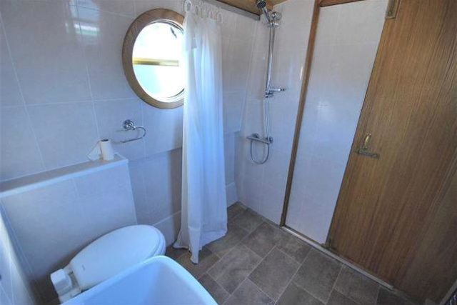  Image of 1 bedroom House Boat to rent in Quayside Close Worsley Manchester M28 at Quayside Close, Worsley, Manchester M28