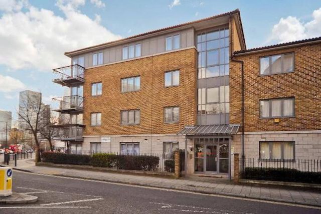  Image of 2 bedroom Flat to rent in Grenade Street London E14 at Compass Point, Limehouse E14