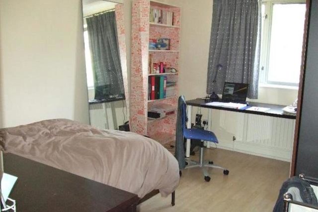  Image of 2 bedroom Flat to rent in Grenade Street London E14 at Compass Point, Limehouse E14