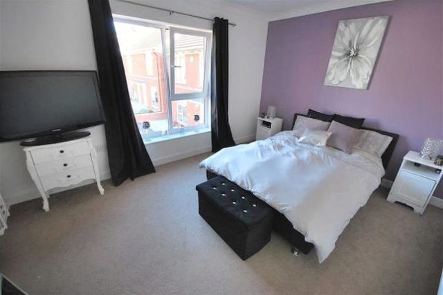  Image of 2 bedroom Semi-Detached house for sale in Mosley Common Road Worsley Manchester M28 at Mosley Common Road, Worsley, Manchester M28