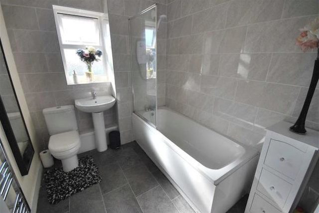  Image of 2 bedroom Semi-Detached house for sale in Mosley Common Road Worsley Manchester M28 at Mosley Common Road, Worsley, Manchester M28