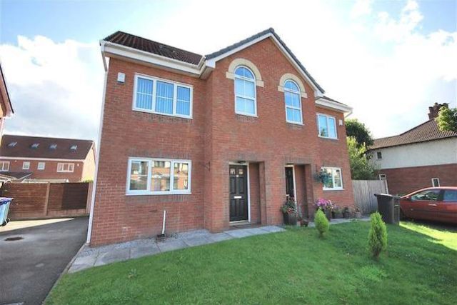  Image of 3 bedroom Semi-Detached house for sale in Blantyre Avenue Walkden Manchester M28 at Blantyre Avenue, Walkden, Manchester M28