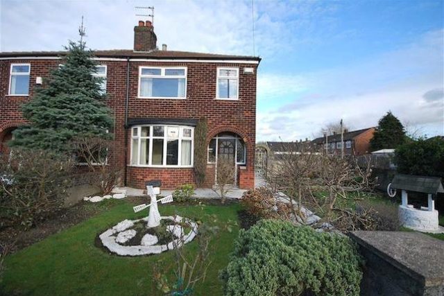  Image of 3 bedroom Semi-Detached house for sale in Mosley Common Road Worsley Manchester M28 at Mosley Common Road, Worsley, Manchester M28