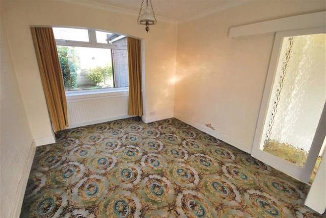  Image of 3 bedroom Semi-Detached house for sale in Mosley Common Road Worsley Manchester M28 at Mosley Common Road, Worsley, Manchester M28