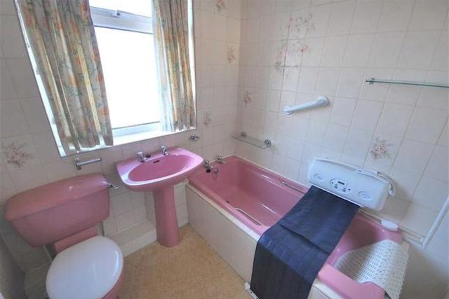  Image of 3 bedroom Semi-Detached house for sale in Mosley Common Road Worsley Manchester M28 at Mosley Common Road, Worsley, Manchester M28