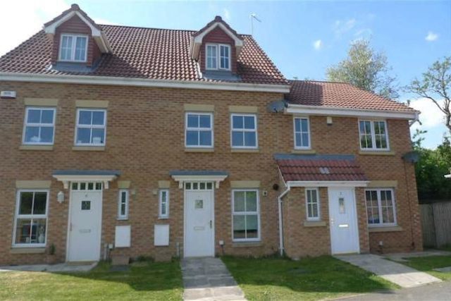  Image of 3 bedroom Town House to rent in Lawndale Drive Worsley Manchester M28 at Lawndale Drive, Worsley, Manchester M28