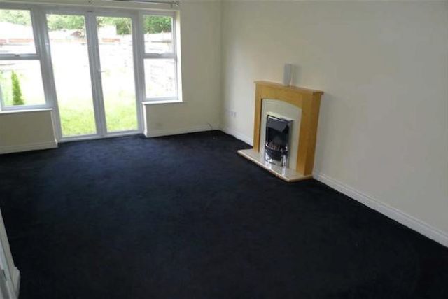  Image of 3 bedroom Town House to rent in Lawndale Drive Worsley Manchester M28 at Lawndale Drive, Worsley, Manchester M28