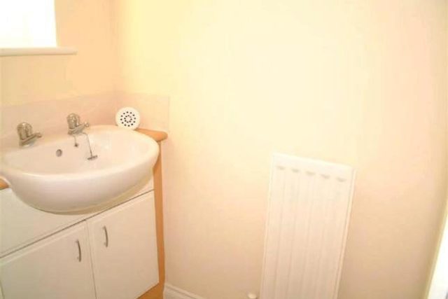  Image of 3 bedroom Town House to rent in Lawndale Drive Worsley Manchester M28 at Lawndale Drive, Worsley, Manchester M28