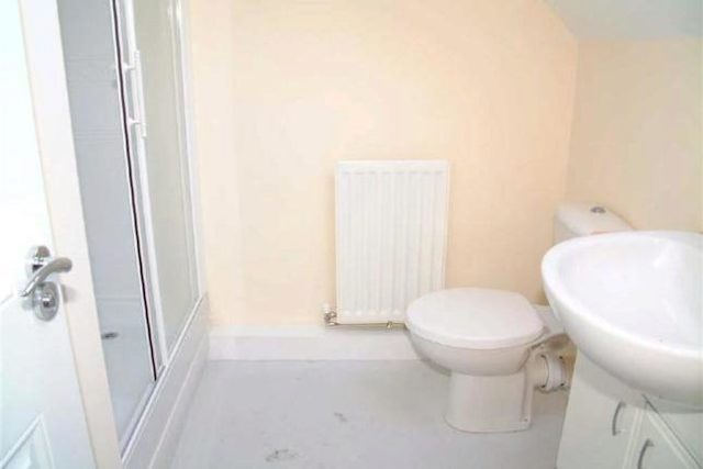  Image of 3 bedroom Town House to rent in Lawndale Drive Worsley Manchester M28 at Lawndale Drive, Worsley, Manchester M28