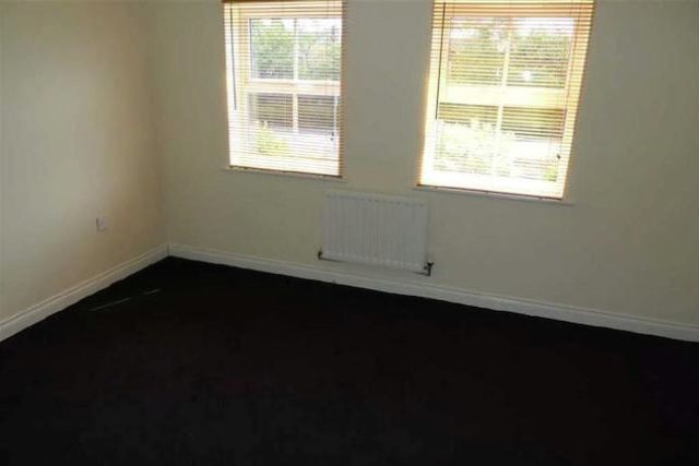  Image of 3 bedroom Town House to rent in Lawndale Drive Worsley Manchester M28 at Lawndale Drive, Worsley, Manchester M28