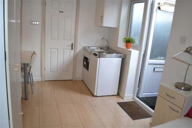  Image of Studio flat to rent in Sevington Road London NW4 at Sevington Road, Hendon, London NW4