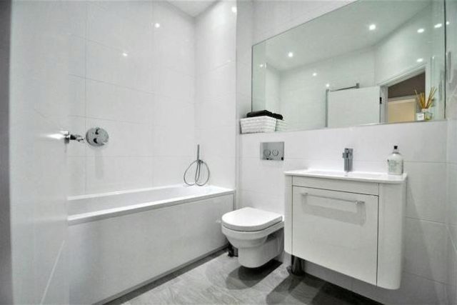  Image of 2 bedroom Flat for sale in Southlands Road Bickley Bromley BR1 at Southlands Road, Bickley, Bromley BR1