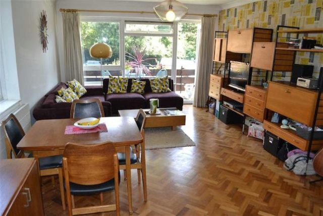  Image of 2 bedroom Flat to rent in Cedar Drive London N2 at Cedar Drive, East Finchley, London N2