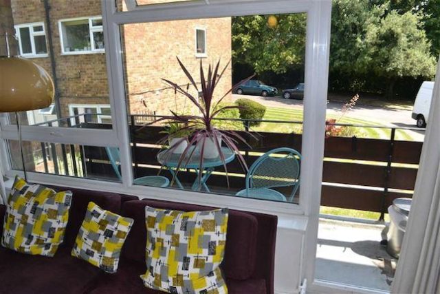  Image of 2 bedroom Flat to rent in Cedar Drive London N2 at Cedar Drive, East Finchley, London N2