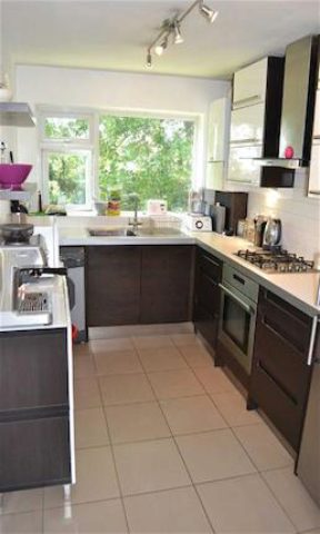 Image of 2 bedroom Flat to rent in Cedar Drive London N2 at Cedar Drive, East Finchley, London N2