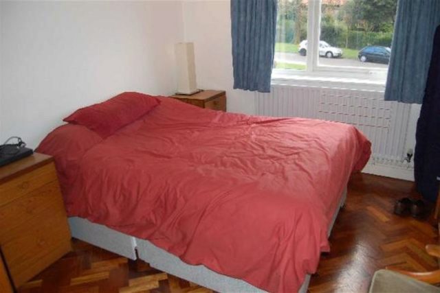  Image of 2 bedroom Flat to rent in Cedar Drive London N2 at Cedar Drive, East Finchley, London N2