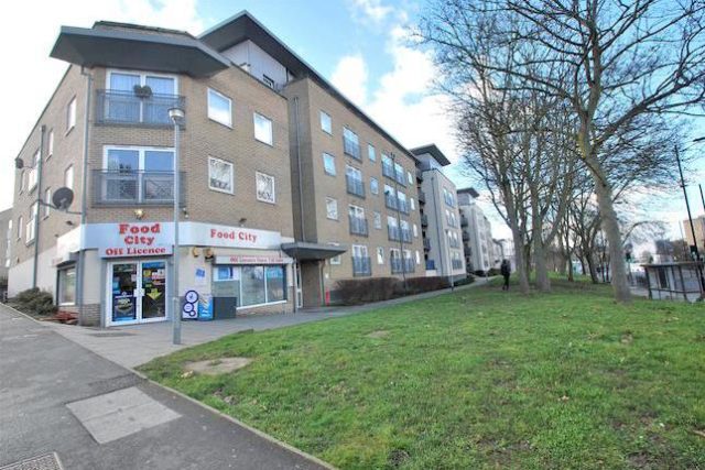  Image of 2 bedroom Flat to rent in Cline Road London N11 at Gean Court, Cline Road, Bounds Green, London N11