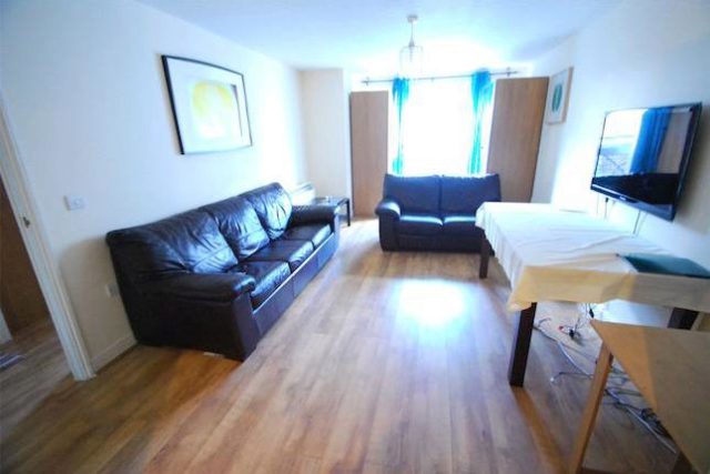  Image of 2 bedroom Flat to rent in Cline Road London N11 at Gean Court, Cline Road, Bounds Green, London N11