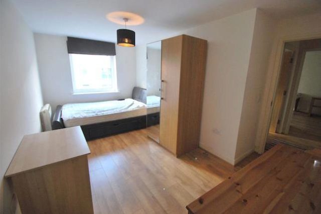  Image of 2 bedroom Flat to rent in Cline Road London N11 at Gean Court, Cline Road, Bounds Green, London N11