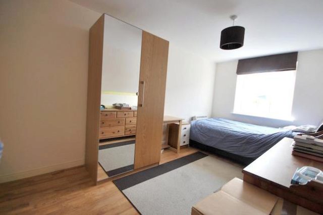  Image of 2 bedroom Flat to rent in Cline Road London N11 at Gean Court, Cline Road, Bounds Green, London N11