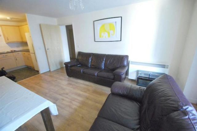  Image of 2 bedroom Flat to rent in Cline Road London N11 at Gean Court, Cline Road, Bounds Green, London N11